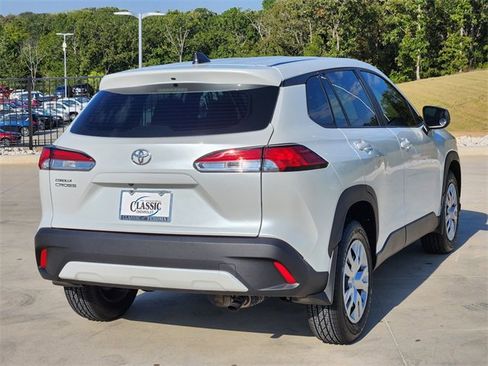 Used 2022 Toyota Corolla Cross L image 6