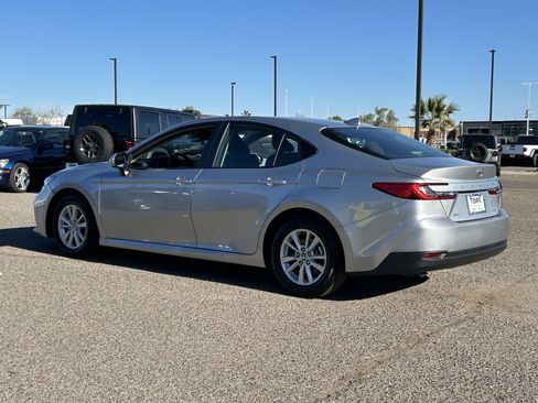 Used 2025 Toyota Camry LE image 4