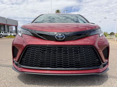 New 2026 Toyota Sienna XSE FWD image 9