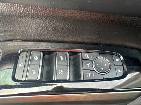 Used 2023 Nissan Pathfinder Platinum AWD/4WD image 39