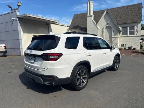 Used 2023 Honda Pilot Elite image 6