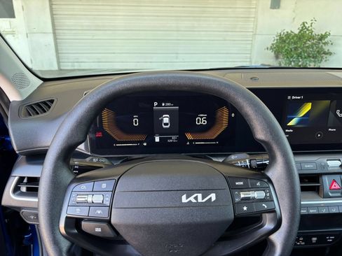 Used 2025 Kia K4 FWD image 40