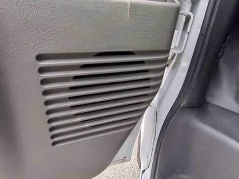 Used 2022 Chevrolet Express 2500 Extended w/ Driver Convenience Package image 21