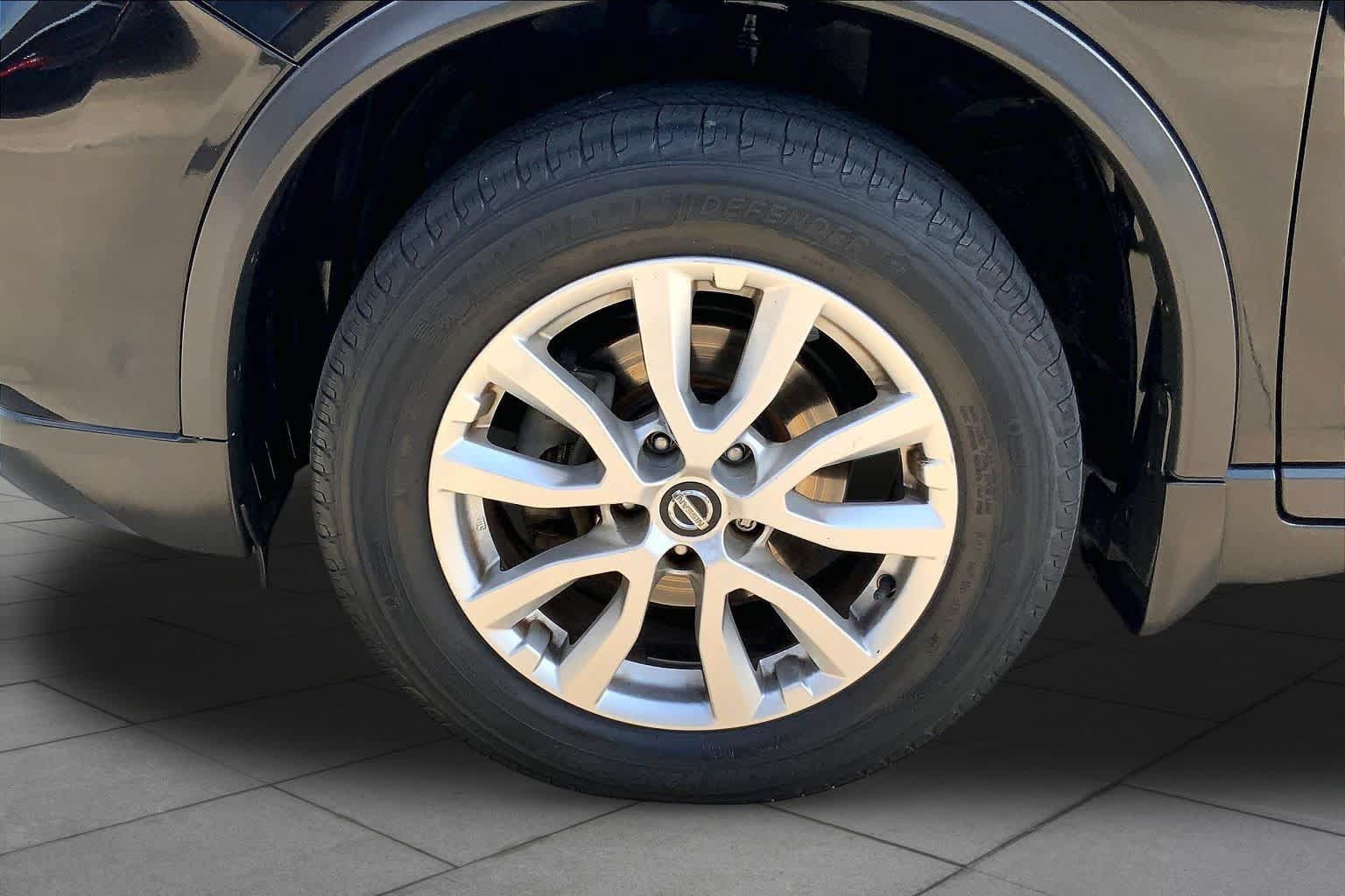 Used 2017 Nissan Rogue SV FWD image 10
