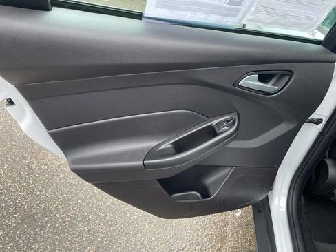 Used 2014 Ford Focus SE w/ SE Sport Package image 17