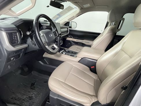 Used 2023 Ford Expedition Max XLT image 10