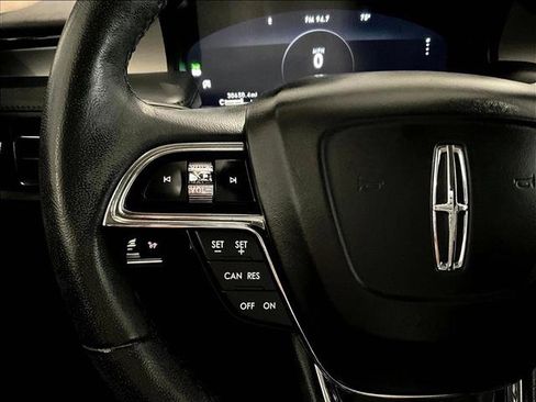 Used 2023 Lincoln Nautilus FWD w/ Premium Package image 20