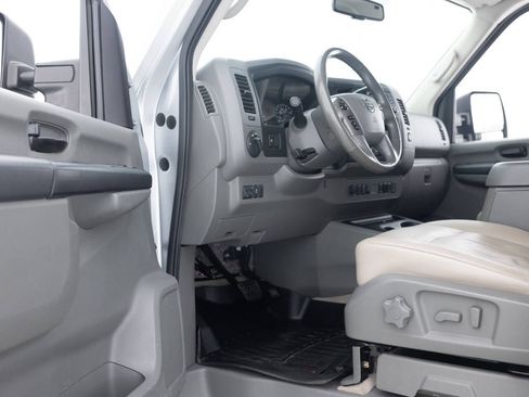Used 2016 Nissan NV 3500 SL image 26