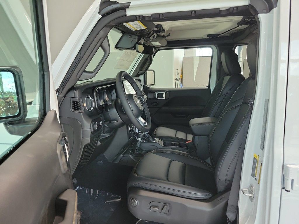 New 2025 Jeep Wrangler Unlimited Sahara AWD/4WD image 9