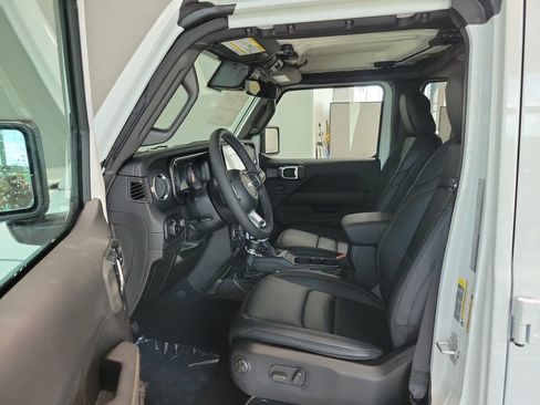 New 2025 Jeep Wrangler Unlimited Sahara AWD/4WD image 9