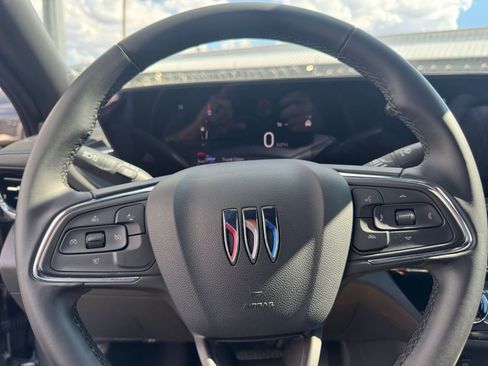 Used 2025 Buick Envista Sport Touring image 25