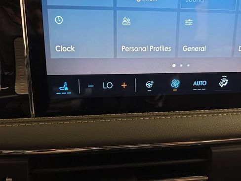 Used 2025 Lincoln Corsair Reserve w/ Equipment Group 202A AWD/4WD image 15