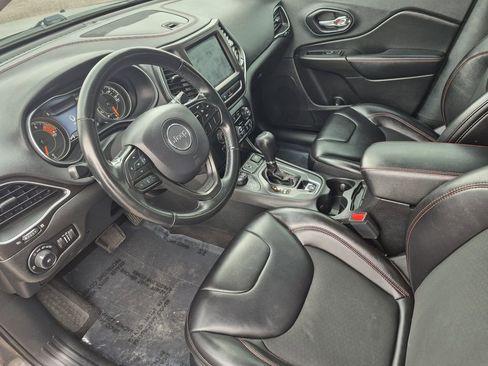 Used 2019 Jeep Cherokee Trailhawk w/ Cold Weather Group image 11