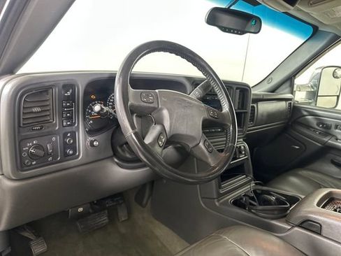 Used 2006 Chevrolet Silverado 2500 LT w/ Heavy-Duty Power Package image 13