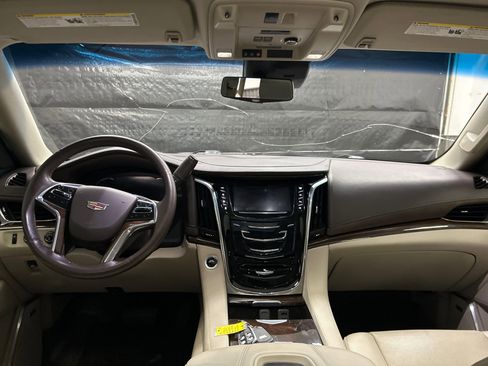 Used 2017 Cadillac Escalade ESV Premium Luxury image 11