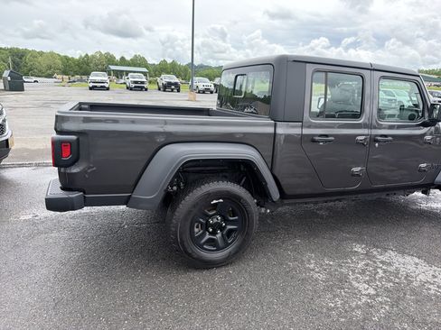 Used 2024 Jeep Gladiator Sport AWD/4WD image 4