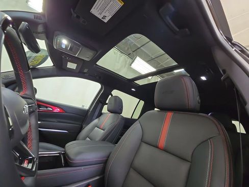 Used 2024 Chevrolet Traverse RS AWD/4WD image 25
