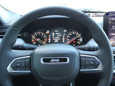 Used 2023 Jeep Compass Latitude image 23