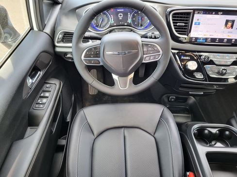 New 2026 Chrysler Voyager LX FWD image 28
