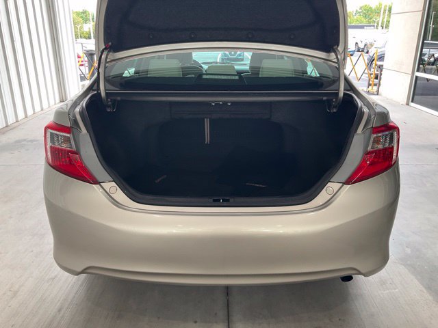 Used 2014 Toyota Camry LE FWD image 16
