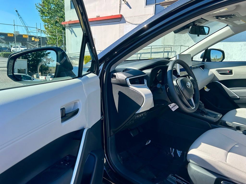 New 2026 Toyota Corolla Cross LE w/ Moonroof Package AWD/4WD image 9