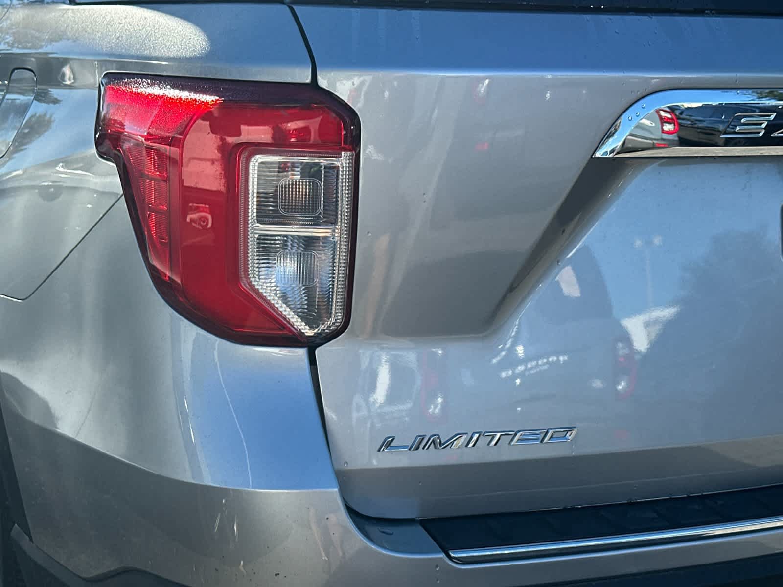 Used 2024 Ford Explorer Limited w/ Limited Technology Package AWD/4WD image 10