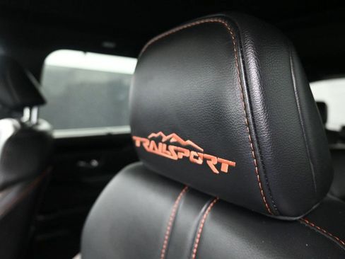 Used 2025 Honda Pilot TrailSport image 14