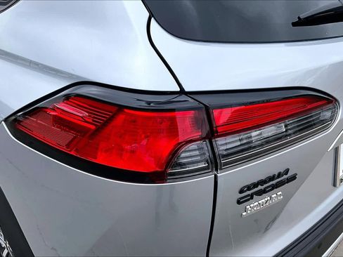 Used 2025 Toyota Corolla Cross XLE w/ Convenience Package image 28