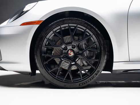 Used 2024 Porsche 911 Carrera RWD image 18
