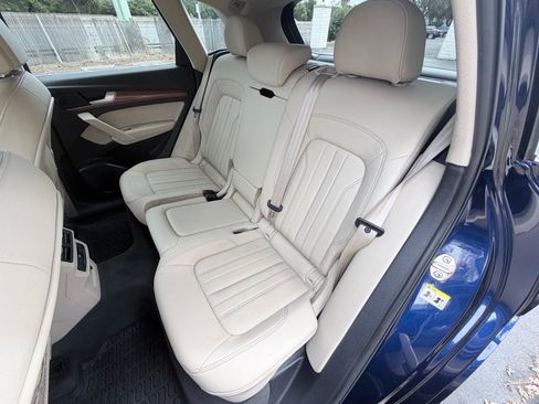 Used 2022 Audi Q5 2.0T Premium AWD/4WD image 9