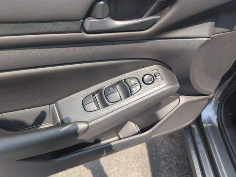 Used 2025 Nissan Altima 2.5 S FWD image 9
