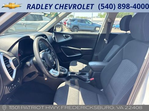 Used 2021 Kia Soul S FWD image 4