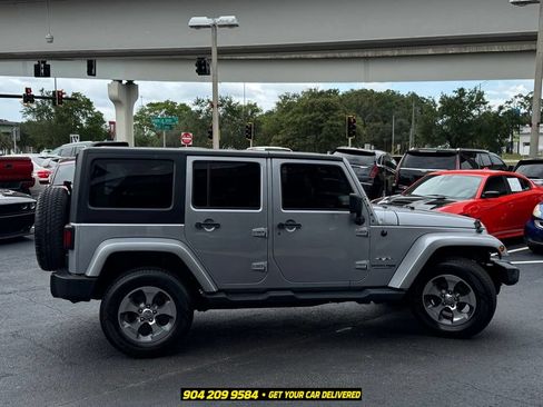 Used 2018 Jeep Wrangler Unlimited Sahara AWD/4WD image 7
