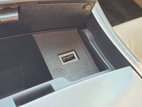 Used 2017 Lincoln MKZ Reserve FWD image 27