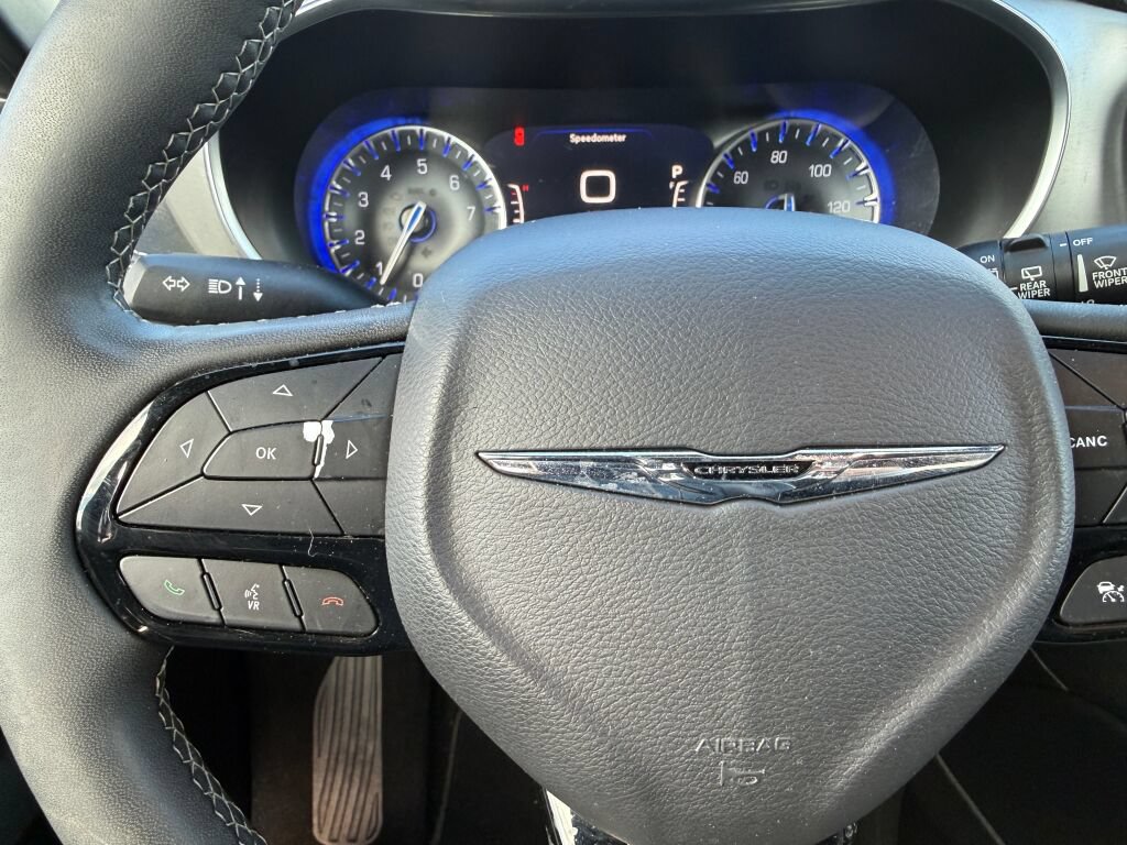 Used 2023 Chrysler Pacifica Limited w/ S Appearance Package AWD/4WD image 18