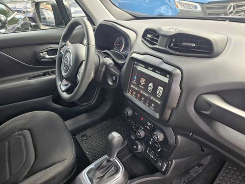 Used 2022 Jeep Renegade Latitude AWD/4WD image 11