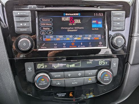 Used 2018 Nissan Rogue SL image 18