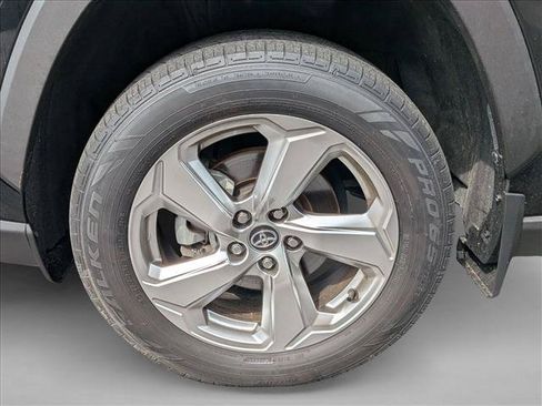 Used 2021 Toyota RAV4 XLE Premium AWD/4WD image 18