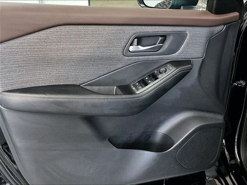 Used 2021 Nissan Rogue SV AWD/4WD image 9