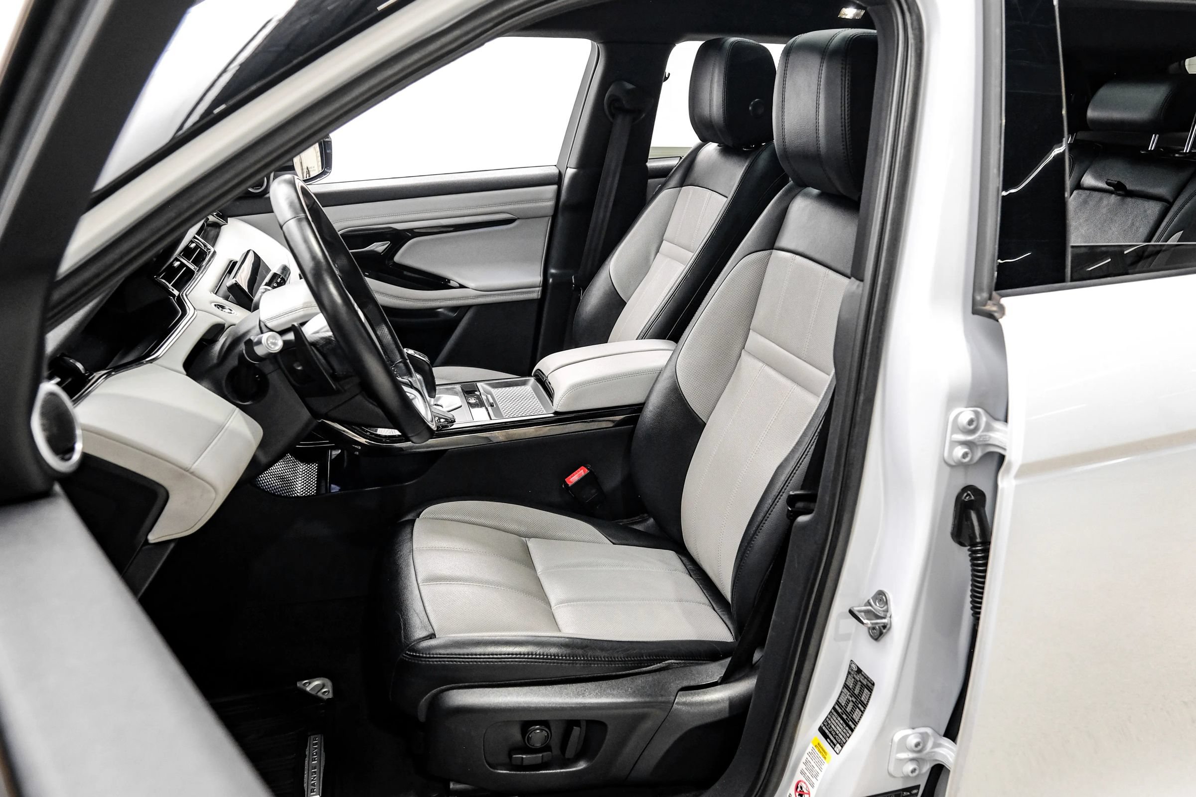 Used 2020 Land Rover Range Rover Evoque First Edition AWD/4WD image 36