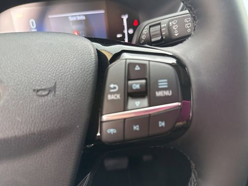 Used 2025 Ford Escape SE image 16