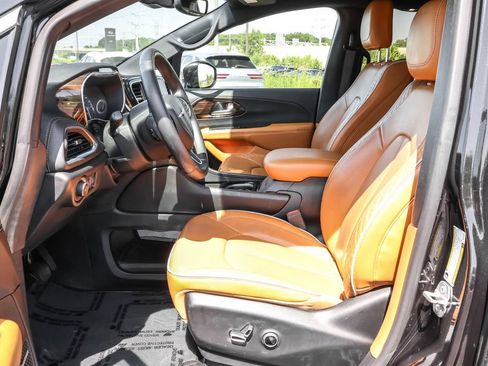 Used 2022 Chrysler Pacifica Pinnacle AWD/4WD image 6