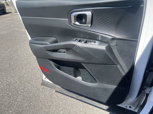 Used 2024 Kia Sorento S FWD image 12
