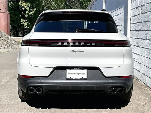 Certified 2025 Porsche Cayenne E-Hybrid AWD/4WD image 9