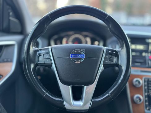 Used 2017 Volvo XC60 T6 Inscription w/ Climate Package image 18