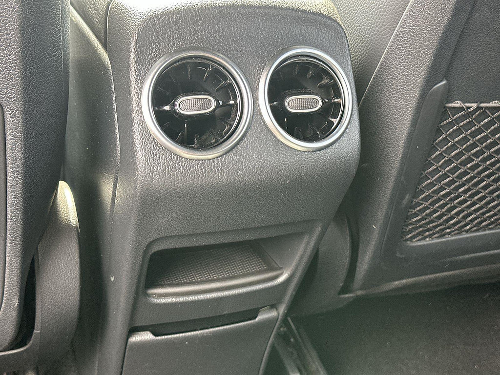 Used 2023 Mercedes-Benz GLB 250 image 19