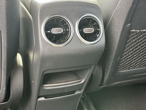 Used 2023 Mercedes-Benz GLB 250 image 19