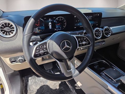 Used 2022 Mercedes-Benz GLB 250 4MATIC w/ Premium Package Lite image 22