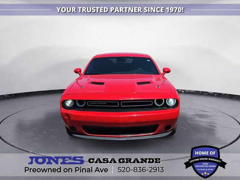 Used 2018 Dodge Challenger SXT RWD image 2