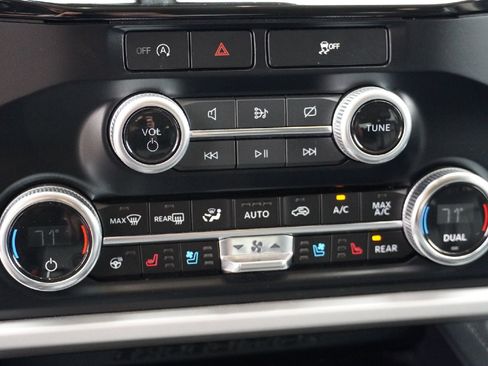 Used 2024 Ford Expedition XLT image 13